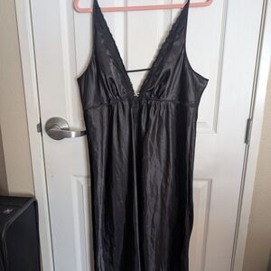 Sleek Black Lace-Trimmed Chemise